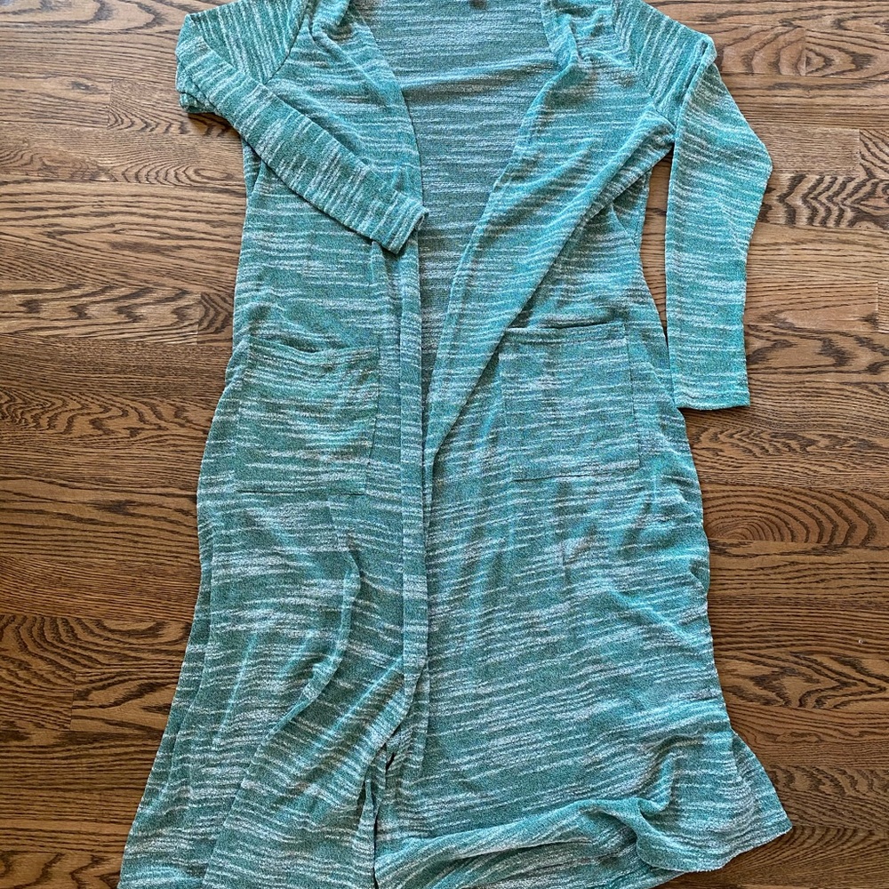 LIKE NEW Lularoe Sarah Duster, Small